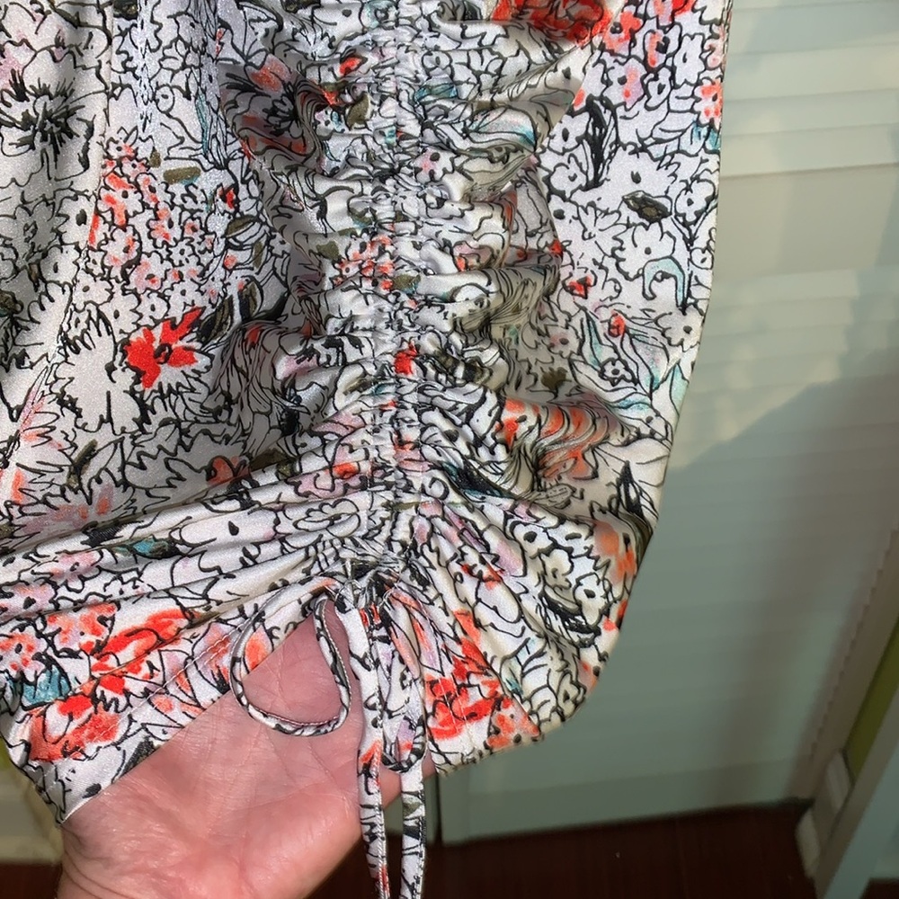 Guess nwot satiny runched dress size large NWOT - Picture 4 of 9